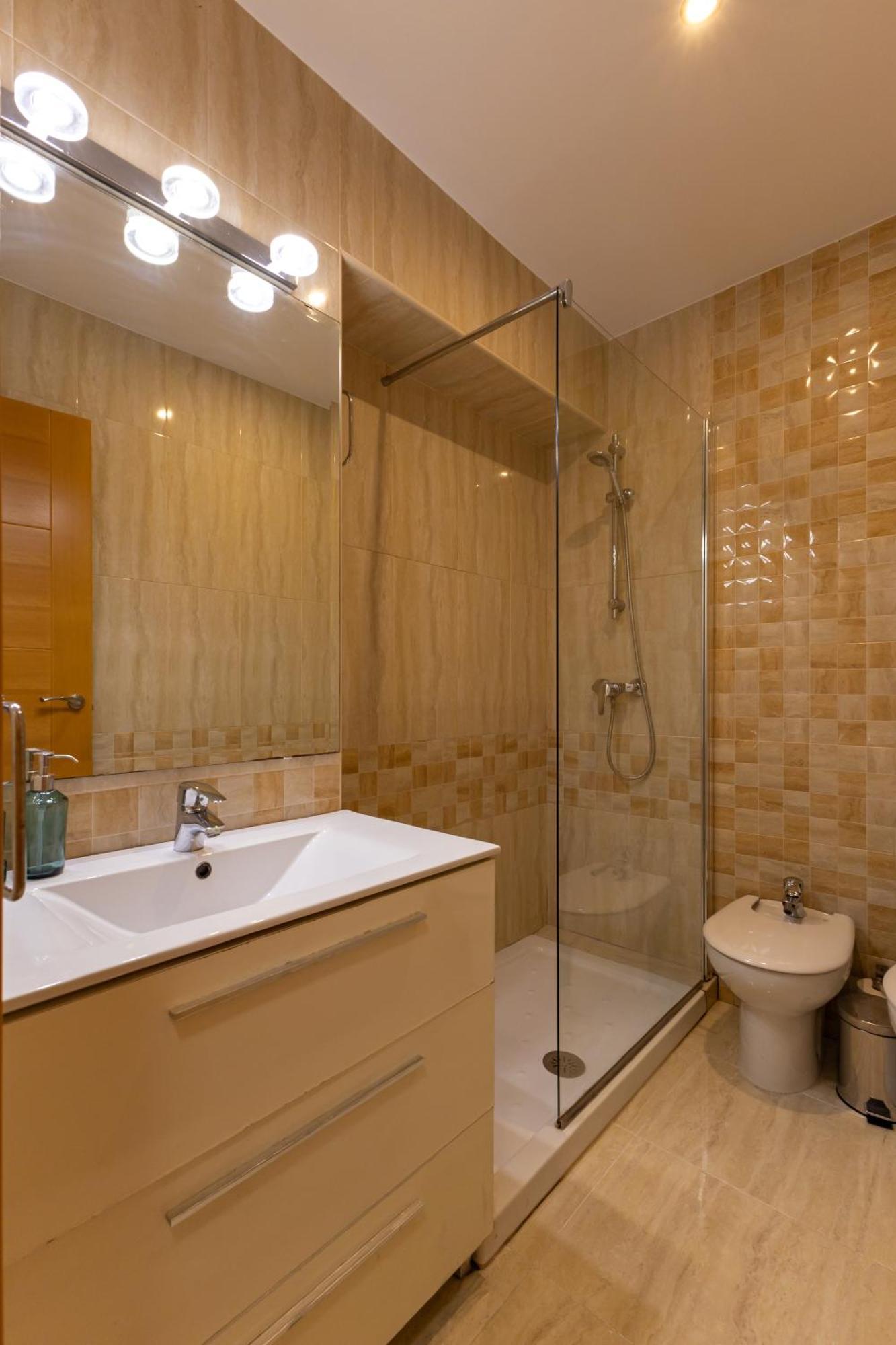 Charming 3 Bedroom Apartment At Triana Center By Oui Sevilla Buitenkant foto